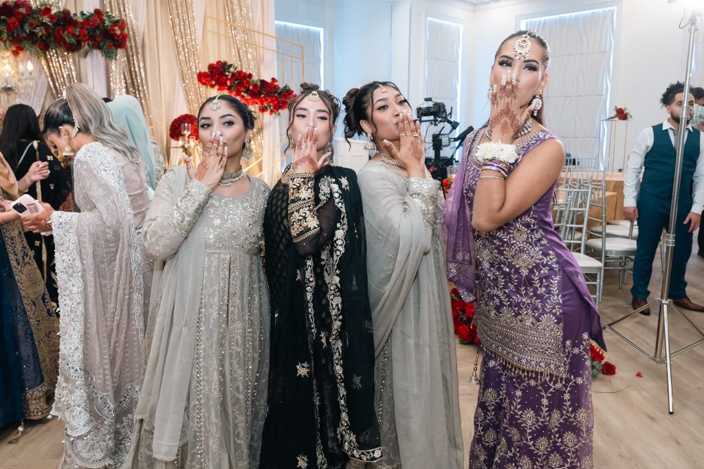 bridesmaids-blowing-kisses-reception