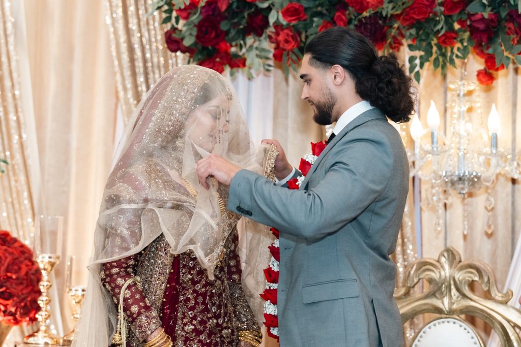 hassan-lifting-sehar-veil-wedding